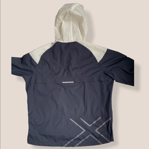 2XU rain jacket size large - Picture 4 of 7